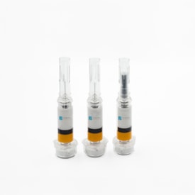Segunda imagem do produto Clexane 60mg, com 2 seringas preenchidas de 0,6mL de solução + sistema de segurança
